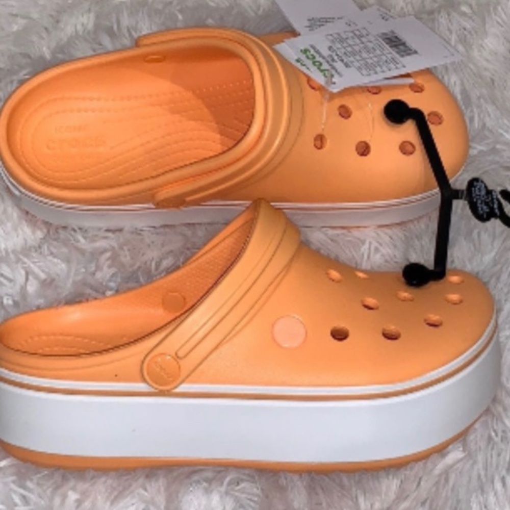 Melon Crocs Platform NWT